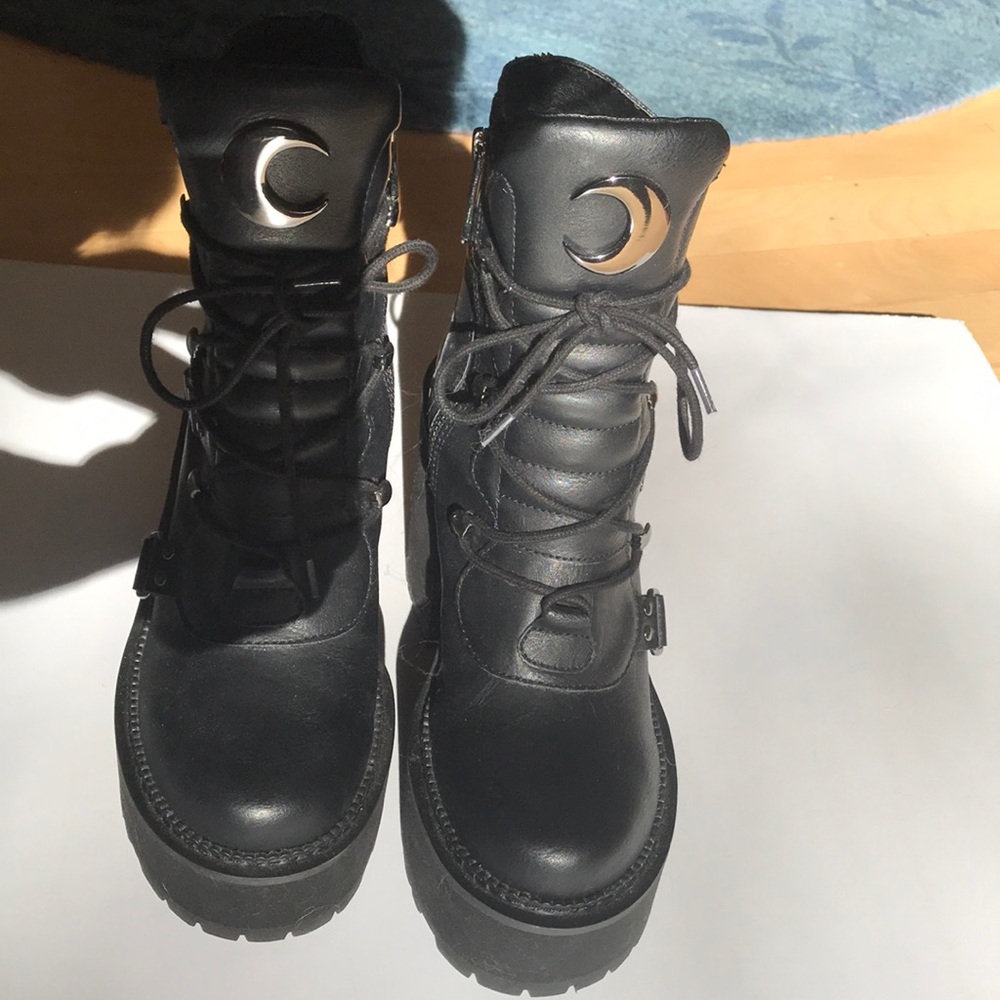 Broom Rider Platform Boots